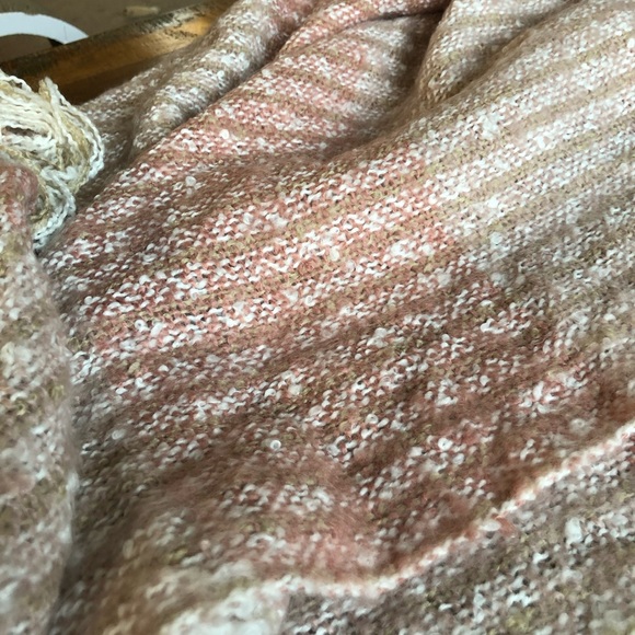 Forever 21 soft pink and cream blanket scarf - Picture 5 of 6